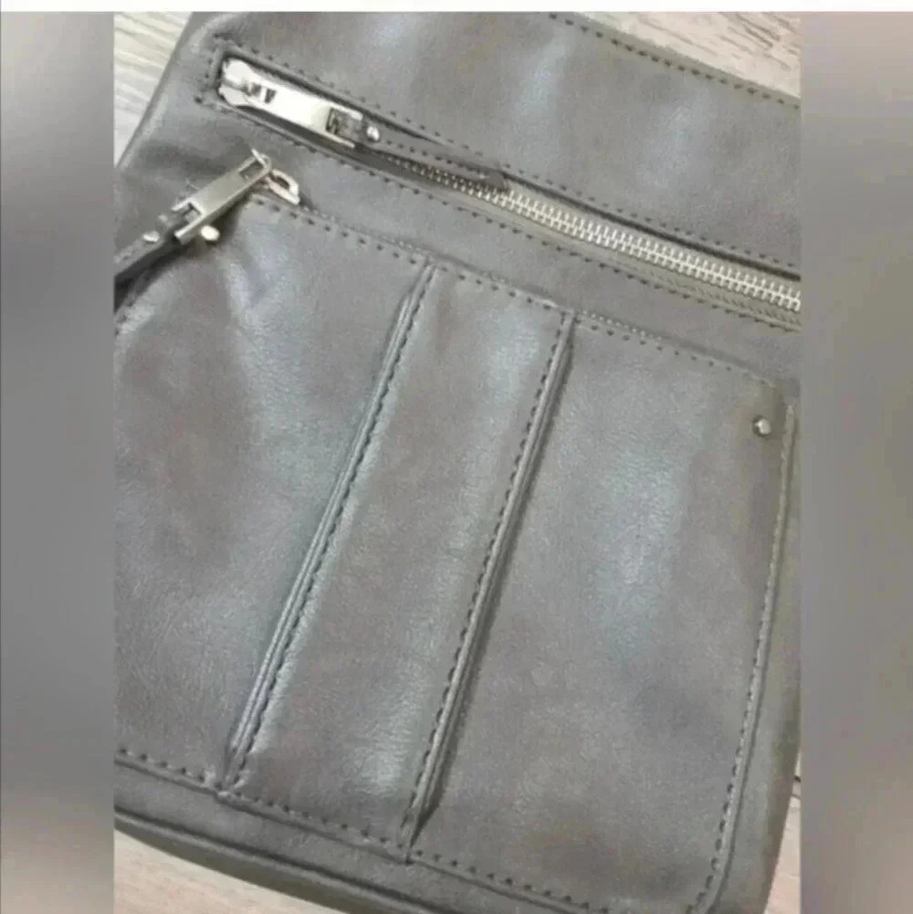 Grey Faux Leather Crossbody with Chain Strap NWOT - Picture 5 of 9